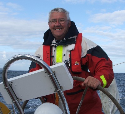 Creaming along towards the Scillies